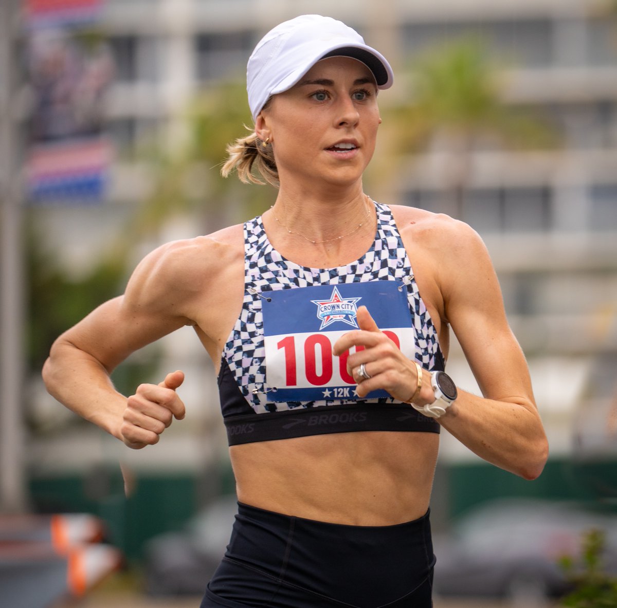 .<a href="/JessTonn/">Jessica McClain</a> won the women's division of the #CrownCityClassic 12-K yesterday in Coronado, CA, in 39:27. Only two men managed to beat her.

"I'm glad I could pull out a top-three finish today and not get another fourth place," McClain told <a href="/DanCruzNews/">Dan Cruz</a>. 

📷Ryan Bethke / RWB Media
