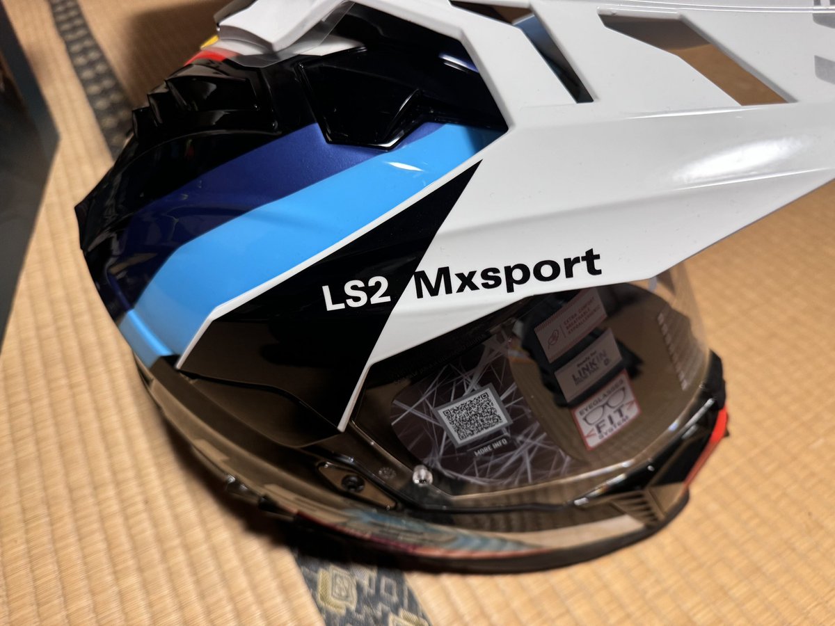 0109Sky's tweet photo. ポチッたヘルメットが届いた〜!!
ってことで、新しい顔はLS2のEXPLORER F
でした!!
WINSも良いヘルメットだったよ〜。 https://t.co/14VpqdV5lU