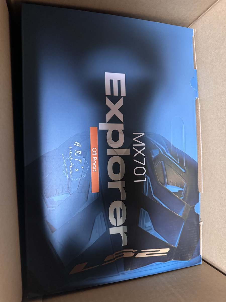 0109Sky's tweet photo. ポチッたヘルメットが届いた〜!!
ってことで、新しい顔はLS2のEXPLORER F
でした!!
WINSも良いヘルメットだったよ〜。 https://t.co/14VpqdV5lU