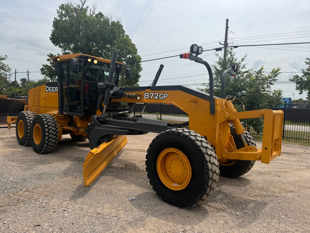 MicoEquipment's tweet photo. 𝟐𝟎𝟏𝟏 𝐉𝐨𝐡𝐧 𝐃𝐞𝐞𝐫𝐞 - 𝟖𝟕𝟐𝐆𝐏 - 𝐌𝐎𝐓𝐎𝐑 𝐆𝐑𝐀𝐃𝐄𝐑
𝐇𝐨𝐮𝐫𝐬: 11,507
𝐃𝐞𝐬𝐜𝐫𝐢𝐩𝐭𝐢𝐨𝐧: Rear Ripper, CAB with Cold AC, 14 Blade, Air Seat, Differential Lock, 95% Michelin 17.5x25 Tires, Radials, 3 Piece Rims, Scarifier
𝐄𝐦𝐚𝐢𝐥: sales@micoequipment.com https://t.co/JIioNCu8v9