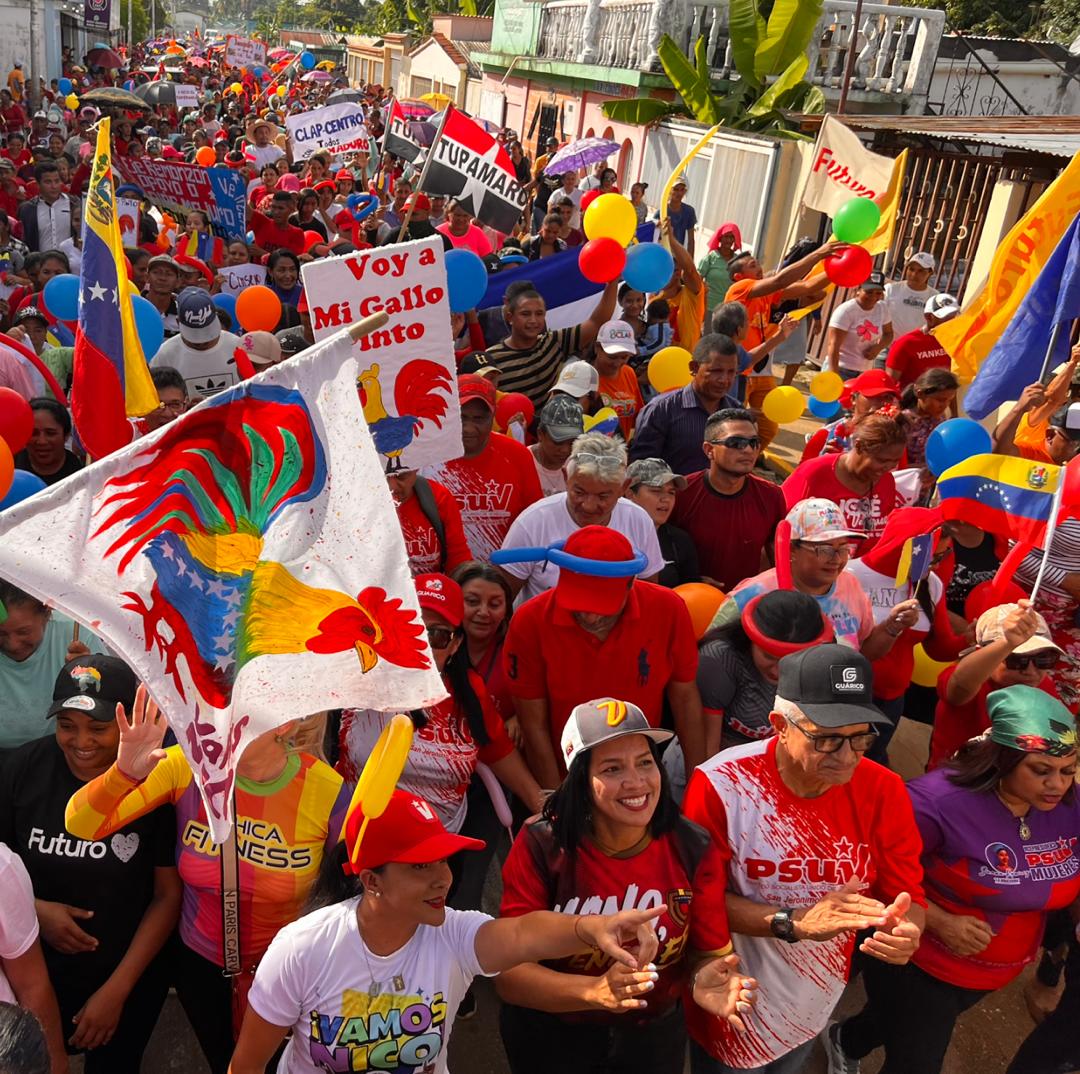 Somos los de Chávez y estamos con Maduro en San Jerónimo de Guayabal Guàrico. Venceremos. <a href="/NicolasMaduro/">Nicolás Maduro</a>