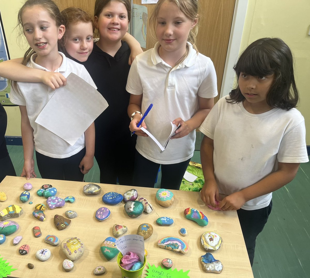 It was #fiverchallenge sales day at my daughter’s school today. Their product was painted rocks but I saw financial awareness, sales skills, team work and communication. Well done to all teams and thanks <a href="/PrincipalityBS/">Principality Building Society</a> for supporting this programme.