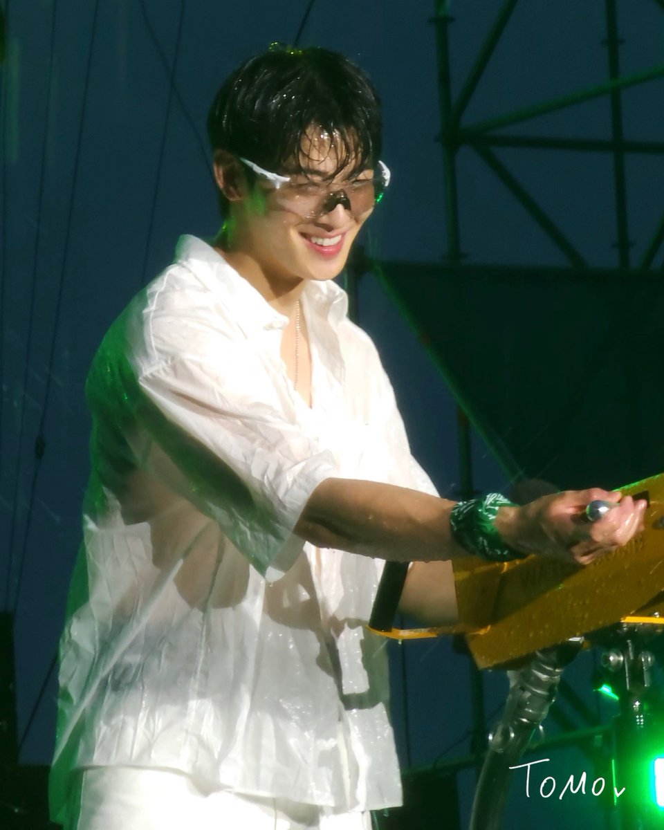 7_tomo4's tweet photo. 240705 WATERBOMB SEOUL 2024

「どこに撃っちゃおっかな〜🫵😏」して、
悪い顔で撃つウヌ。

#아스트로 #ASTRO #차은우 #CHAEUNWOO  #チャウヌ https://t.co/eXpTKSNTGT