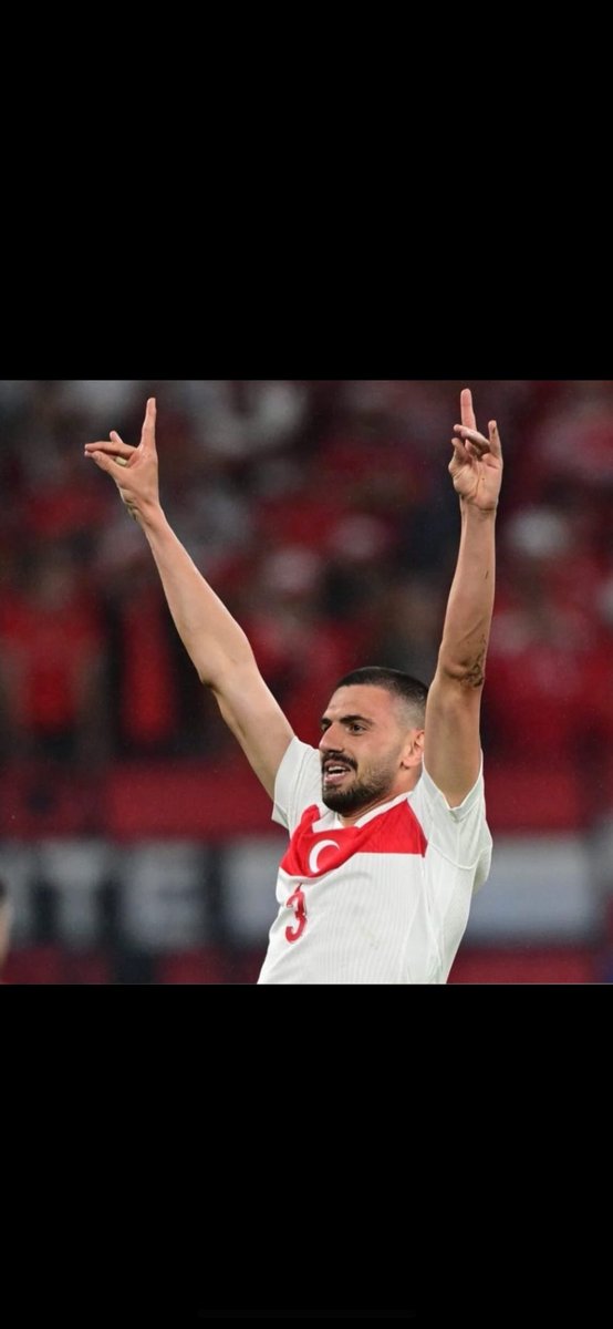 Kralların taçları
Beni bağlar büyü mü?
Orduları açamaz
Gönlümdeki düğümü.

Saraylarda süremem
Dağlarda sürdüğümü.
Bin cihana değişmem
Şu öksüz Türklüğümü...
#UEFAEURO2024 
#MerihDemiralYalnızDeğildir