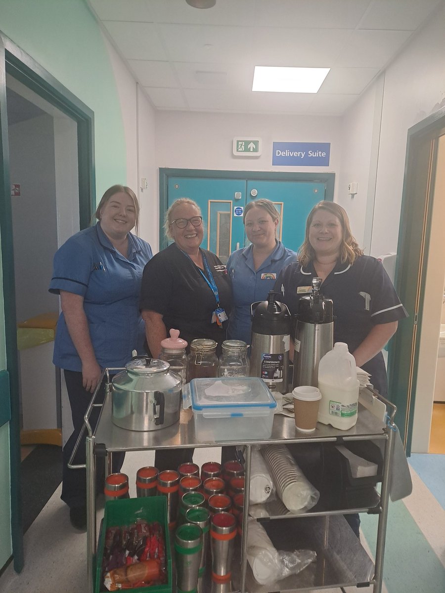 #fabulousfeedbackfriday on the Neonatal Unit <a href="/nhshull/">HEYNHS</a> helping out with the tea trolley and having the opportunity to speak to parents and the amazing staff who care for our most vulnerable babies - thank you team <a href="/paedsDebbieBray/">Debbie Bray RN RSCN 💙</a>
