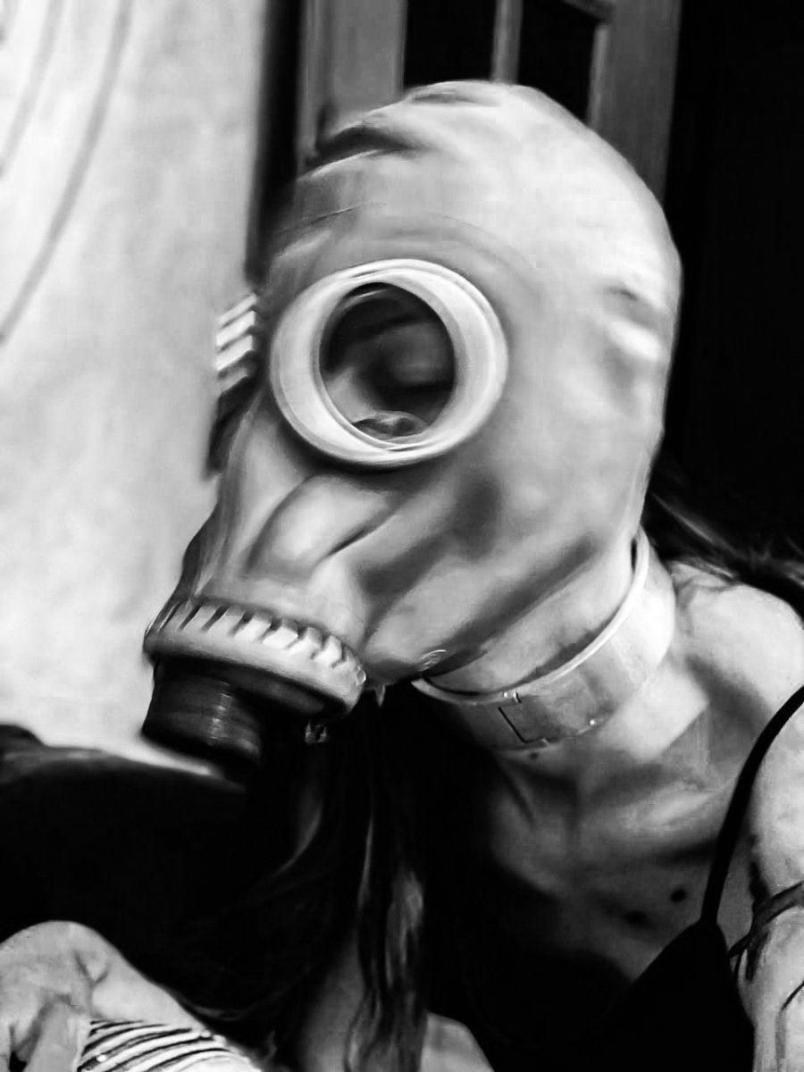 Apocalypse 
Photo: <a href="/LumiereAgnes/">Agnes Lumiere</a>
Models: <a href="/K4b00mmodel/">KaBoom</a>
michal.poprostu (on ig)
#apocalypse #mask #gask #gaskmask #dark #darkart #models #photography #bwphoto #bw #photographyblackwhite #poland #fotografia #obroza #maska #modele #portret