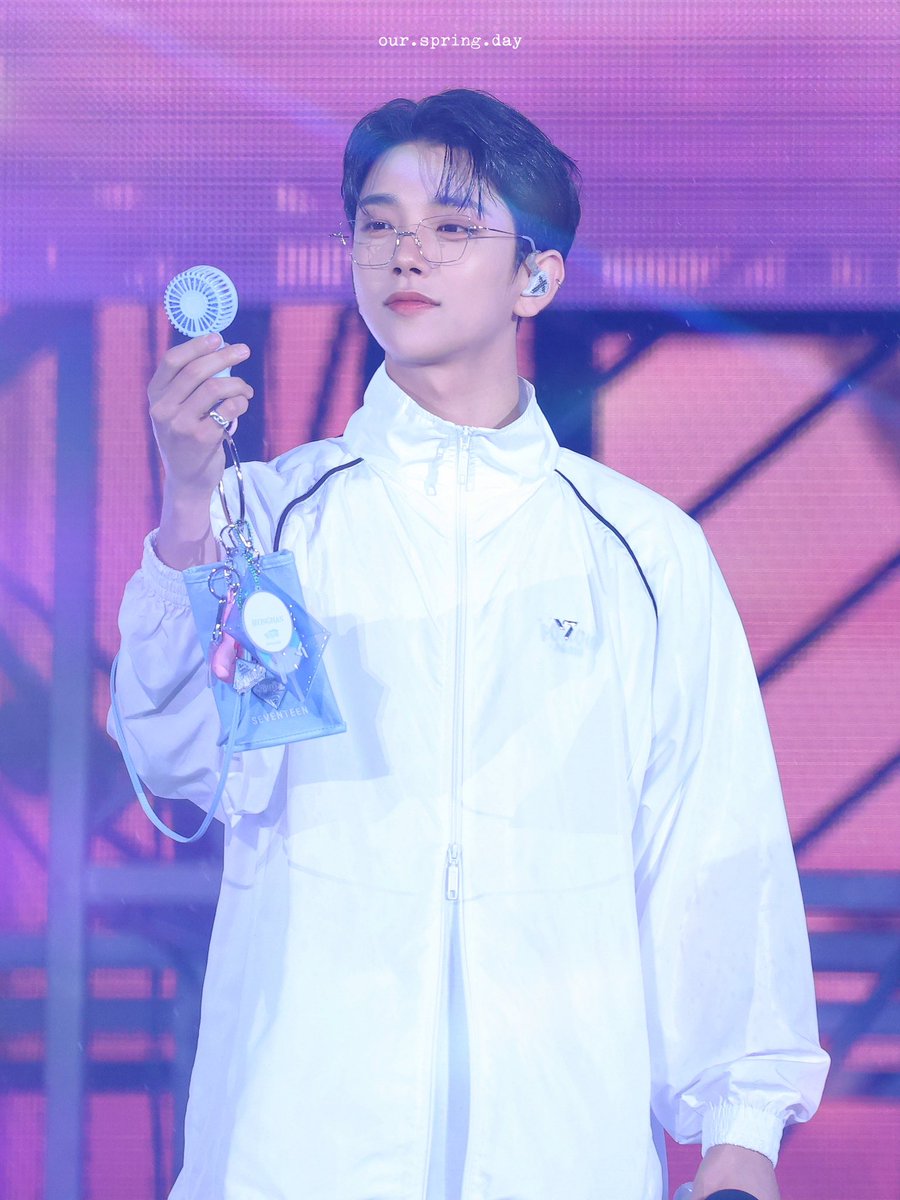 dyihanist's tweet photo. jeonghan watermark 

(credits to my friend who saw jh’s name) https://t.co/nwGXbB7k6a