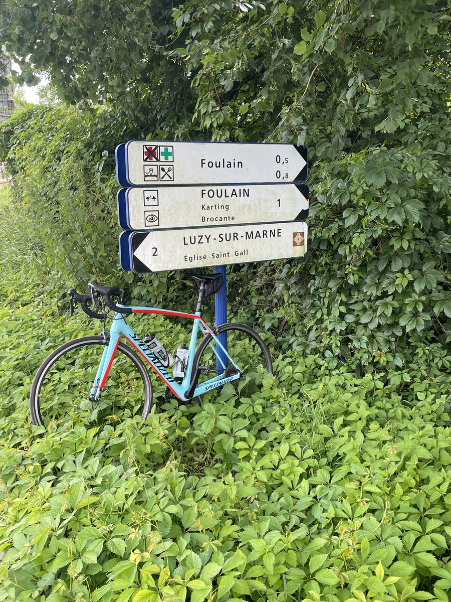 StephPandit's tweet image. Far too flat for @cyclingalps along the canal but might approve of the spectators 🤣