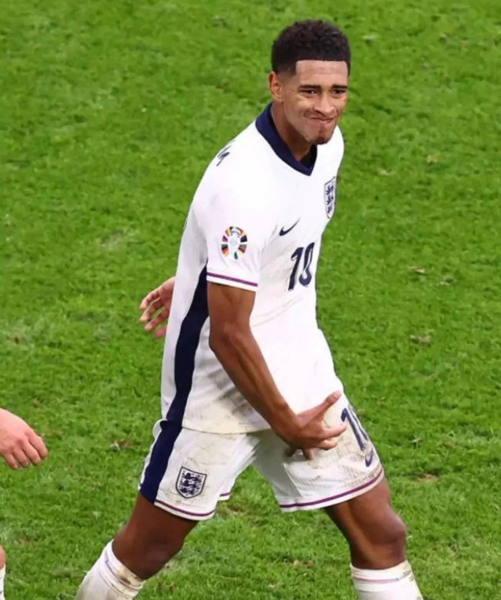 Avrupa yine Haçlı Seferlerine başladı!

UEFA, tribünlere cinsel organını gösteren Jude Bellingham'a sadece "20 bin euro para cezası" verildi. Türklük sembolü bozkurt yapan  Merih Demiral'e ise "2 maç ceza" verdi. UEFA milli futbolcumuz Merih Demiral'a ceza vererek "ırkçılık"