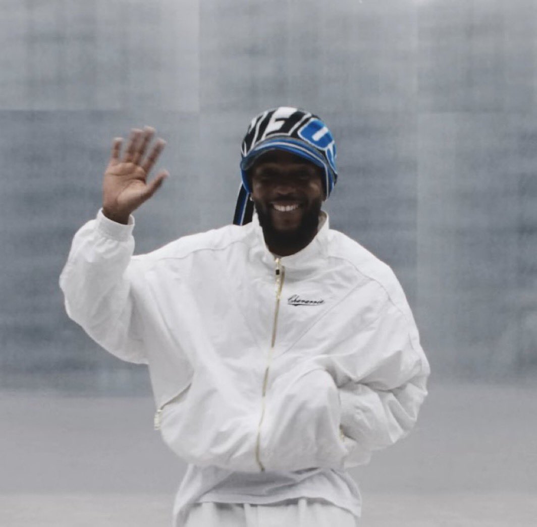 Psycodelic215's tweet photo. Kendrick Lamar leaving after he used 50 years of his social battery. https://t.co/RnxDG1OBKx