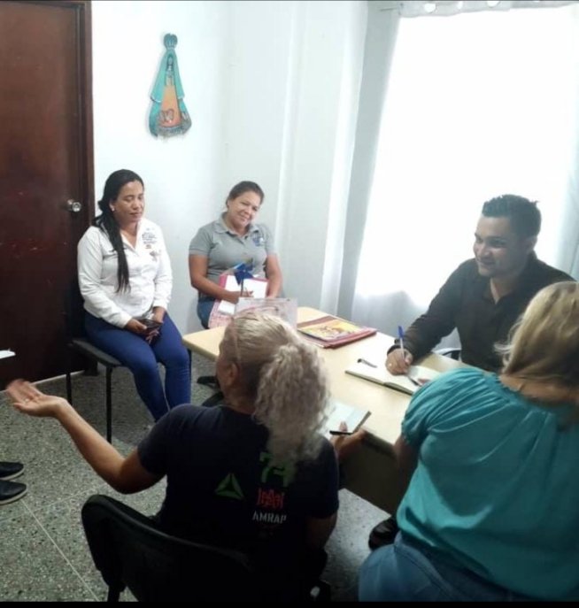 SomosUnem's tweet photo. #Entérate 🗣️|| La #UTGUNuevaEsparta sostuvo una reunión con los representantes del #CDCE con la finalidad de impulsar la #Educación en el territorio. Además, se socializaron los procesos que se llevarán a cabo desde la universidad en la región.
#AyerHoyYSiempreIndependientes https://t.co/uuBgtpuHun