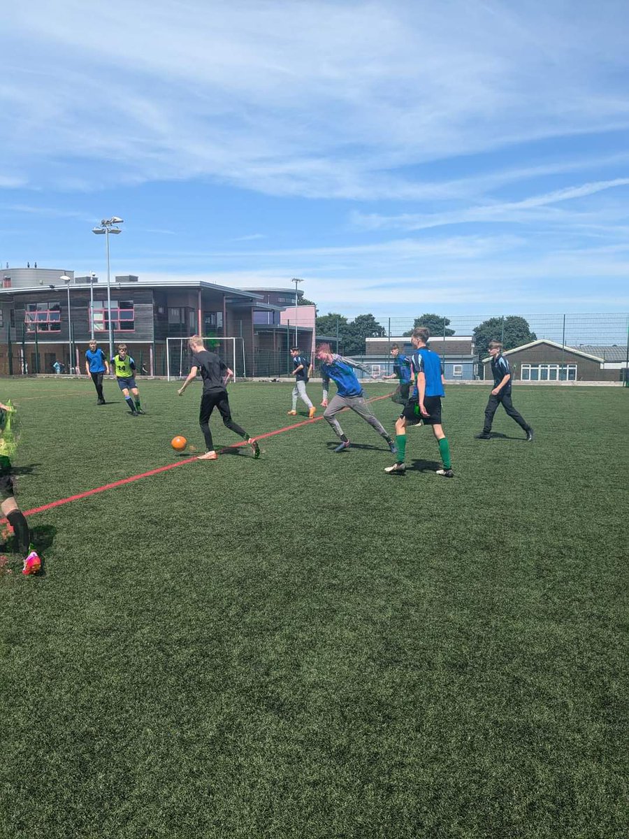 HelloRidgewood's tweet photo. Y10 have enjoyed a rewards afternoon today including options like baking, football, cinema and dance. 🧁

Wishing you all a fantastic weekend in the run up to Work Experience week!

#rewards #workexperience https://t.co/zALTAwGCfJ