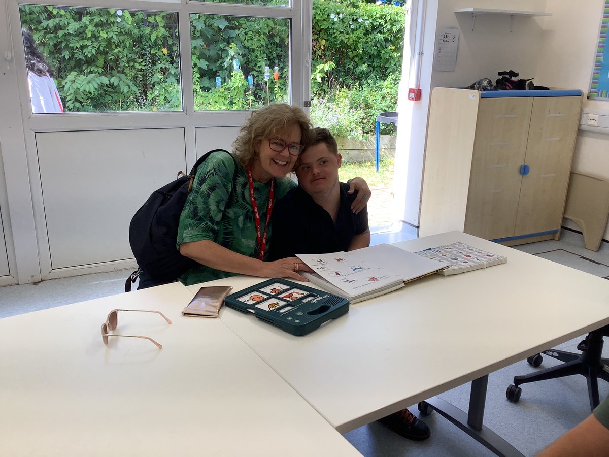 📖Well done to Rubies Class who hosted their 'Author's Tea' on Thursday. Families and friends were invited to an event in class where pupils shared autobiographies written over the course of the year. It was brilliant to see everyone's hard work and independence skills being used