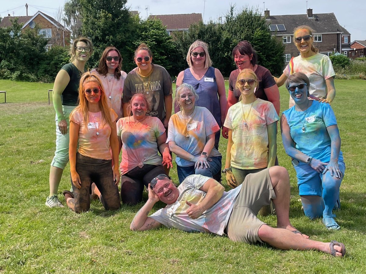 It's been a colourful end to the day! A big thank you to our PTFA for organising another fun filled event 🎉🎇