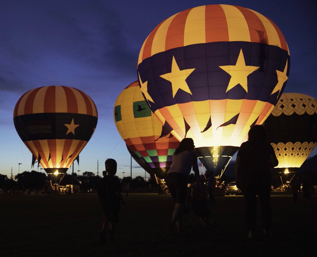 #IndependenceDay celebrations continue this weekend—Don’t miss Freedom Days in #Provo, plus the hot air balloon Nighttime Glow TONIGHT only at Fox Field at 8:30pm. Head to SCERA Park in #Orem for Colonial Days + Cries of Freedom. All event details at freedomfestival.org. 🇺🇸