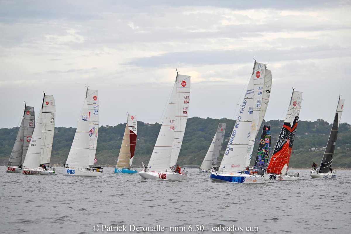 Lgrandlarge's tweet photo. [MINI 6.50] Dernière course de la Mini Calvados Cup 🏁

Après deux premières courses techniques en double, les marins lorientais sont actuellement en pleine troisième étape.

🗺 https://t.co/4CwOlwB1EP 
📸  Patrick Dérouille 

@lorientagglo

#CourseAuLarge #Sailing #LorientLaBase https://t.co/aFkhMRxekA