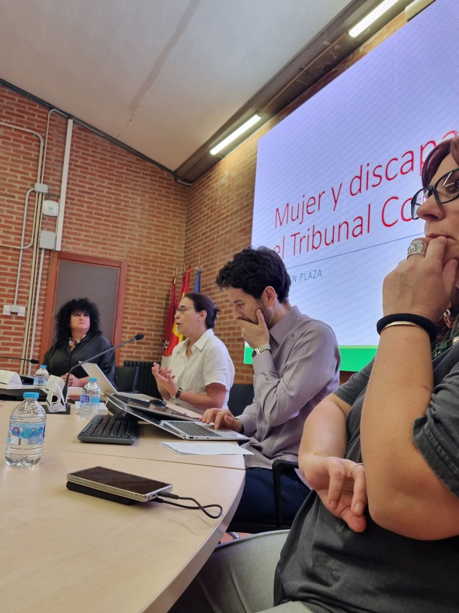 👋Ayer finalizamos el curso de verano #Constitución y #discapacidad: crónica de una reforma anunciada.

Nuestros investigadores dejaron ideas para reflexionar sobre una reforma del art.49 de la CE que ofrece nuevas perspectivas sobre #accesibilidad universal y #digitalización.