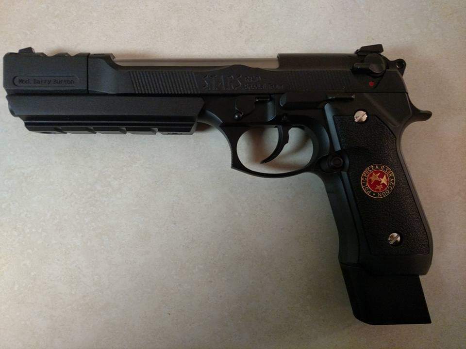 PURITALIANBLOOD's tweet image. My all metal Barry Burton Samurai Edge airsoft replica from We-Tech is pretty darn spot on from the in game model.  More accurate than Marui&apos;s.  #BarryBurton #SamuraiEdge #REBHFun #ResidentEvil #Biohazard