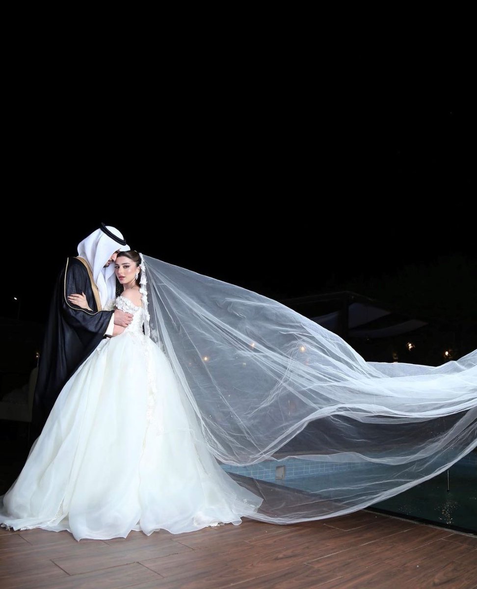 المصورة السعودية حلا الكسّار تقدم لـ عروس "هي" نصائح مفيدة لتصميم وتنظيم ألبوم #صور_الزفاف 👰‍♀️🌷
hiamag.com/node/1763946