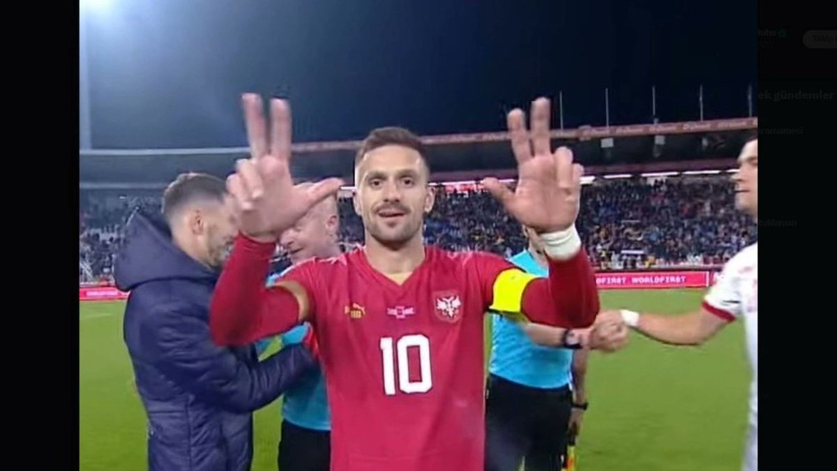 boygawolf's tweet photo. UEFA's double standards are seen by the whole world and will go down in history as a black stain. WE NEVER ACCEPT YOUR HOSTILITY TO TURKS!
@UEFAcom #BeFairUEFA

The images that prove that UEFA is hypocritical: https://t.co/Tnf8Oqj4Ps