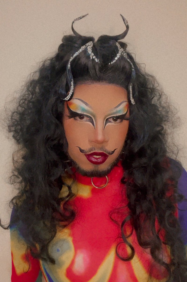 petraauradrag's tweet image. the drag // the face