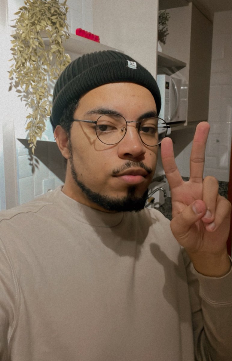 petraauradrag's tweet image. the drag // the face