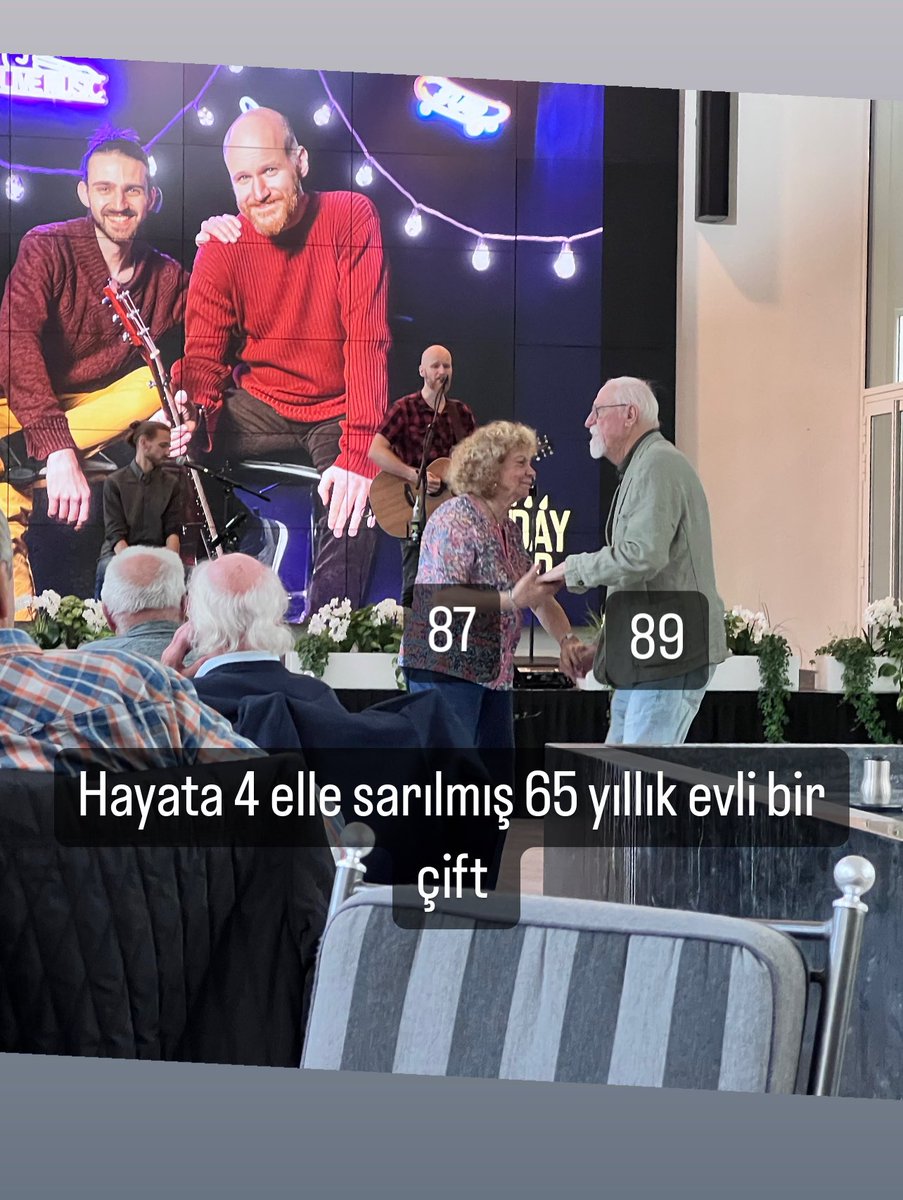 Hayran kaldım bu yaşta bu sevgi ve bu hayat sevinci 😍