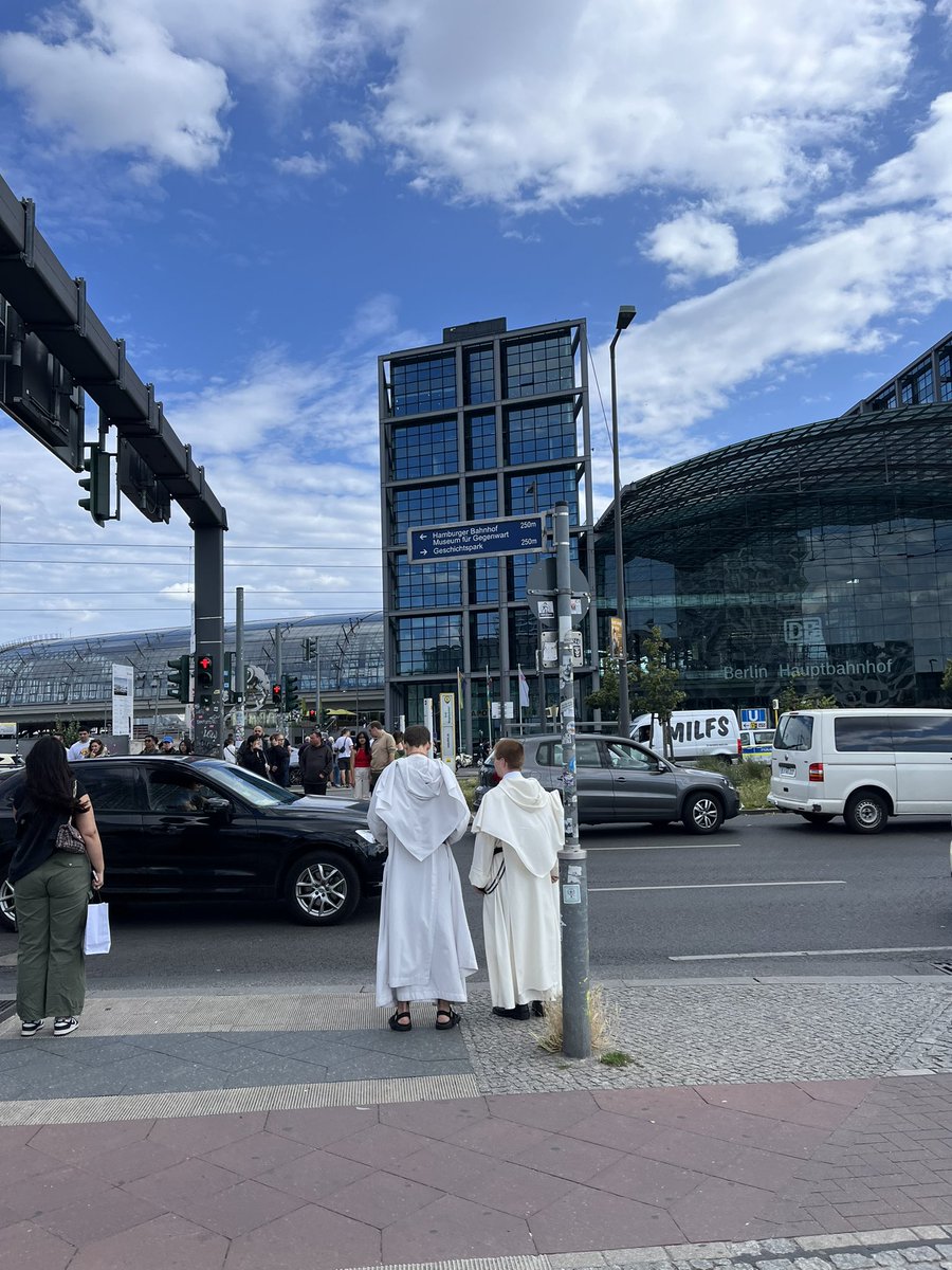 Wetten, dass die zur #fanmeile Stapfen? #EspañaAlemania #fussballgott