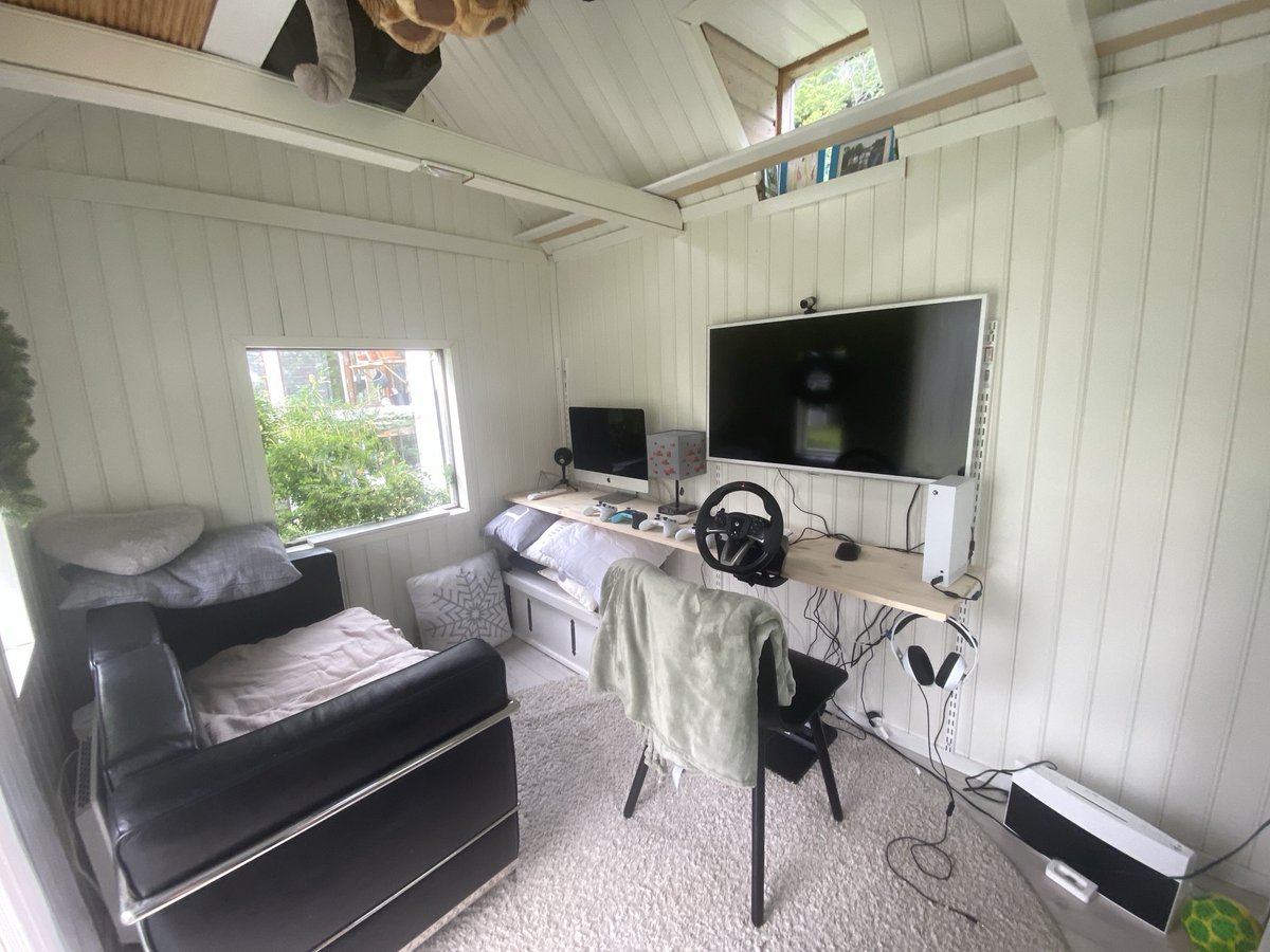 Kesäloman pienet remonttipuuhat vol 2., leikkimökki pelimöksiksi. Toki etäpalaverivalmiudella 😀