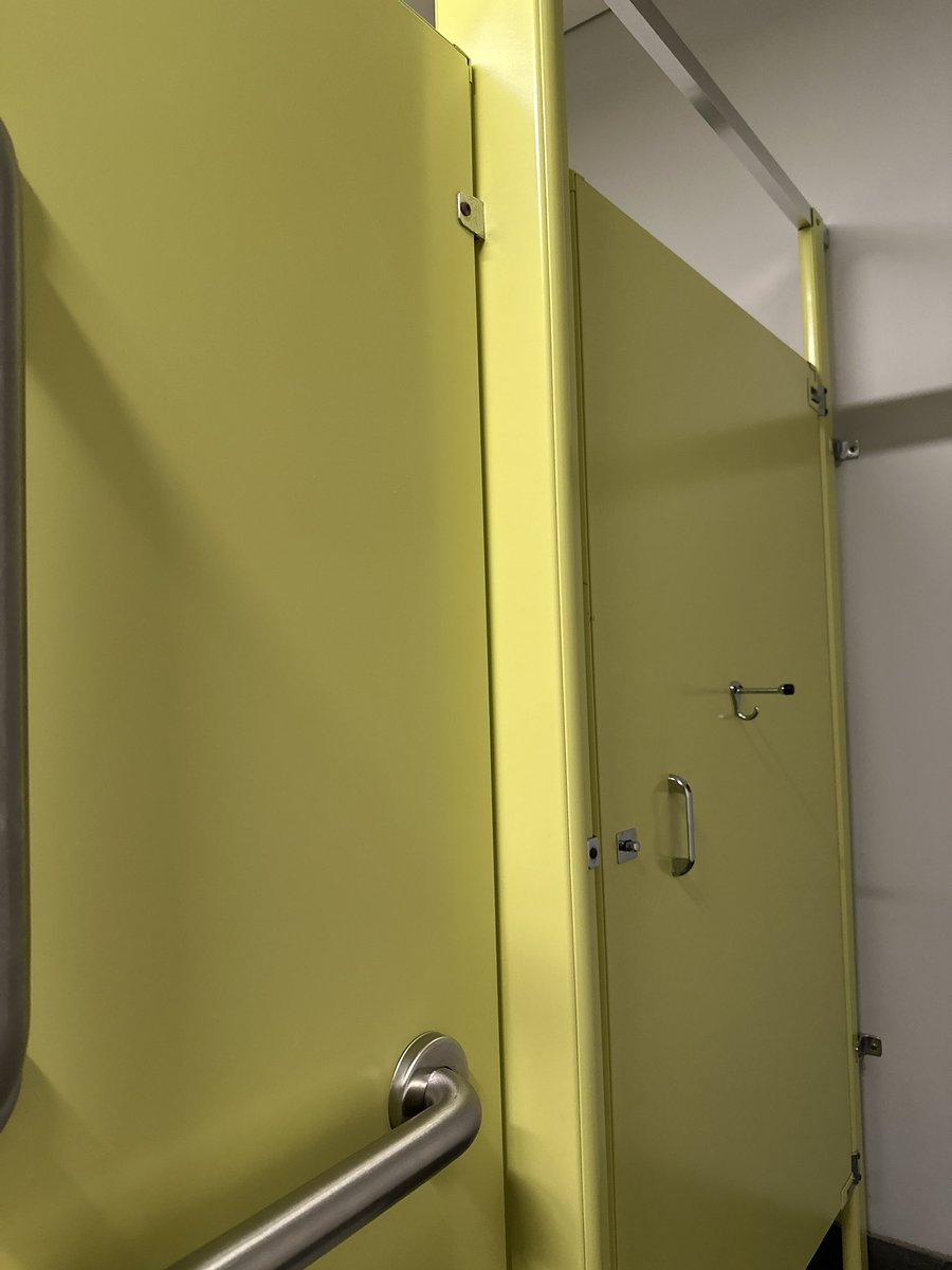 in the brat-throom, dumpin that