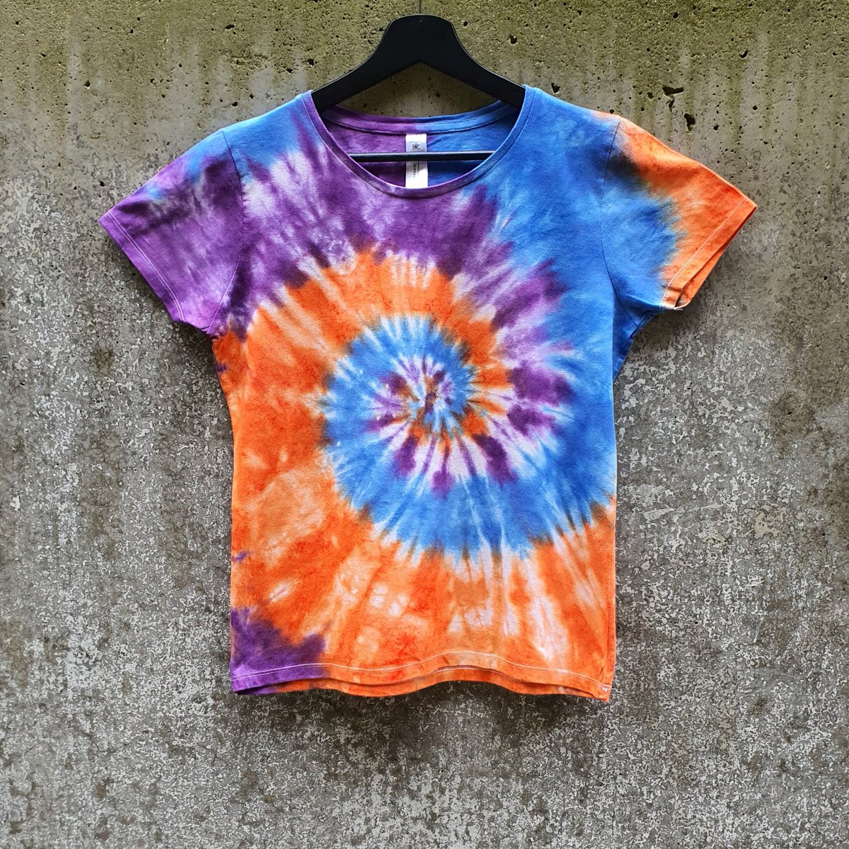 dingelientje's tweet photo. Purple - orange - blue tie dye tshirt available in women size XS &amp; M on etsy .
T-shirt shown in picture is size M

https://t.co/wGiYWjFHLD

.
.
.
.
#etsy #etsyseller #etsyhandmade #etsyfinds #tiedye #tiedyefashion #tiedyelove #tiedyeshirt #tiedyeclothing #handmade #webshop https://t.co/GL8FHaAbun