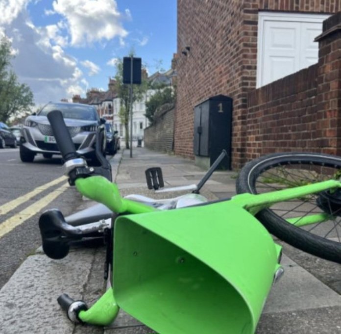 Kew Police (@mpskew) on Twitter photo We are often informed about badly parked Lime bikes. Any obstructive bikes can be reported to london-ops@li.me
Following a report with location details they should be removed within 1 hour. We are often informed about badly parked Lime bikes. Any obstructive bikes can be reported to london-ops@li.me
Following a report with location details they should be removed within 1 hour.