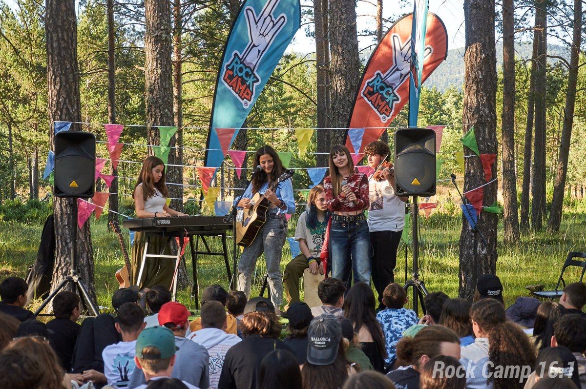 RockCampES's tweet photo. No queda nada para terminar el #rockcamp161 y el sentimiento de compañerismo y amistad que hemos creado todos aqui, va a ser algo dificil de olvidar. ¡Esta noche toca la Final Jam! #rockcampes #finaljam #rockcamp #camprock #verano #campamento #campamentodeverano https://t.co/8nduEDiXWp