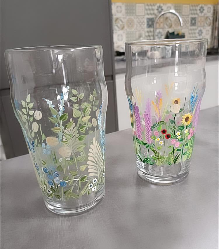 Who says pint glasses can’t be beautiful. 

These and lots more are in our Etsy shop.

refashon.etsy.com/?section_id=36…