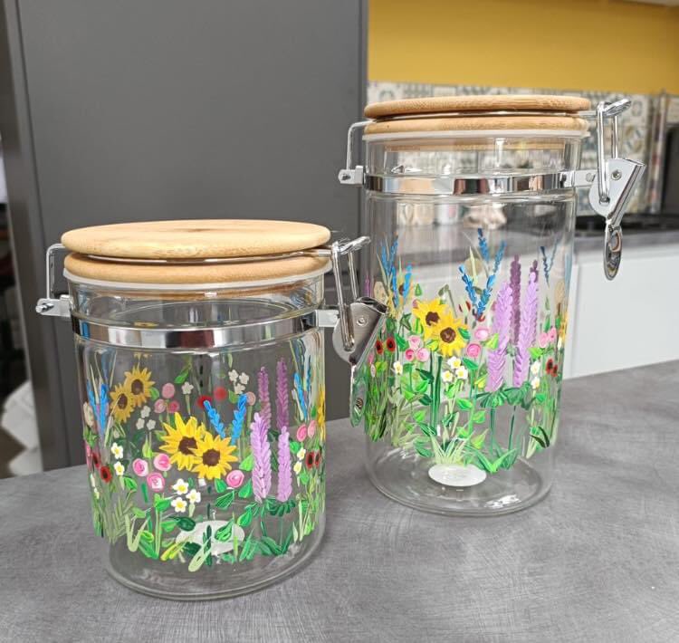 New storage jars with wooden lids avalible in our Etsy store today. Hand painted in the wild flower design.

Two sizes available.

refashon.etsy.com/listing/126287…