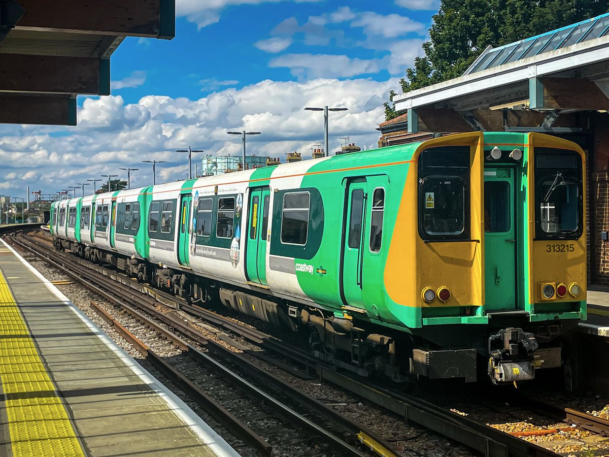 Dominic_Noades's tweet image. Miss this Little units, Shame they are now in scrapyard…..Class 313 - 1976 To 2023….

Southern Rail Electric Multiple Units Class 313214 &amp;amp; 313215 is seen sitting at Littlehampton Station on Monday 29th of August 2022.

@SouthernRailUK #Class313

flic.kr/p/2q2sbpY