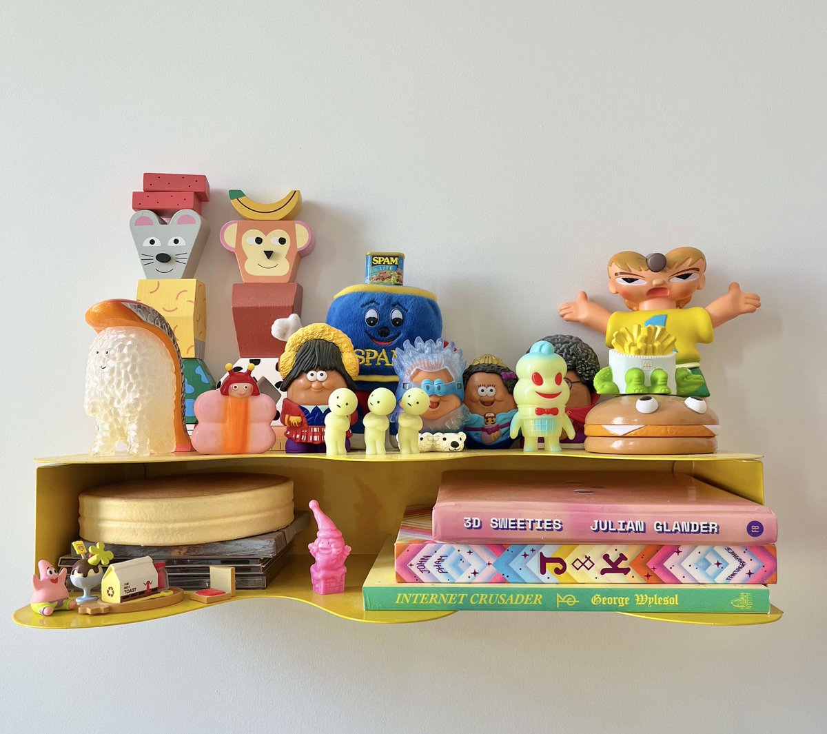 jxiaoo's tweet photo. Some of my shelves https://t.co/1ya4vudX5z