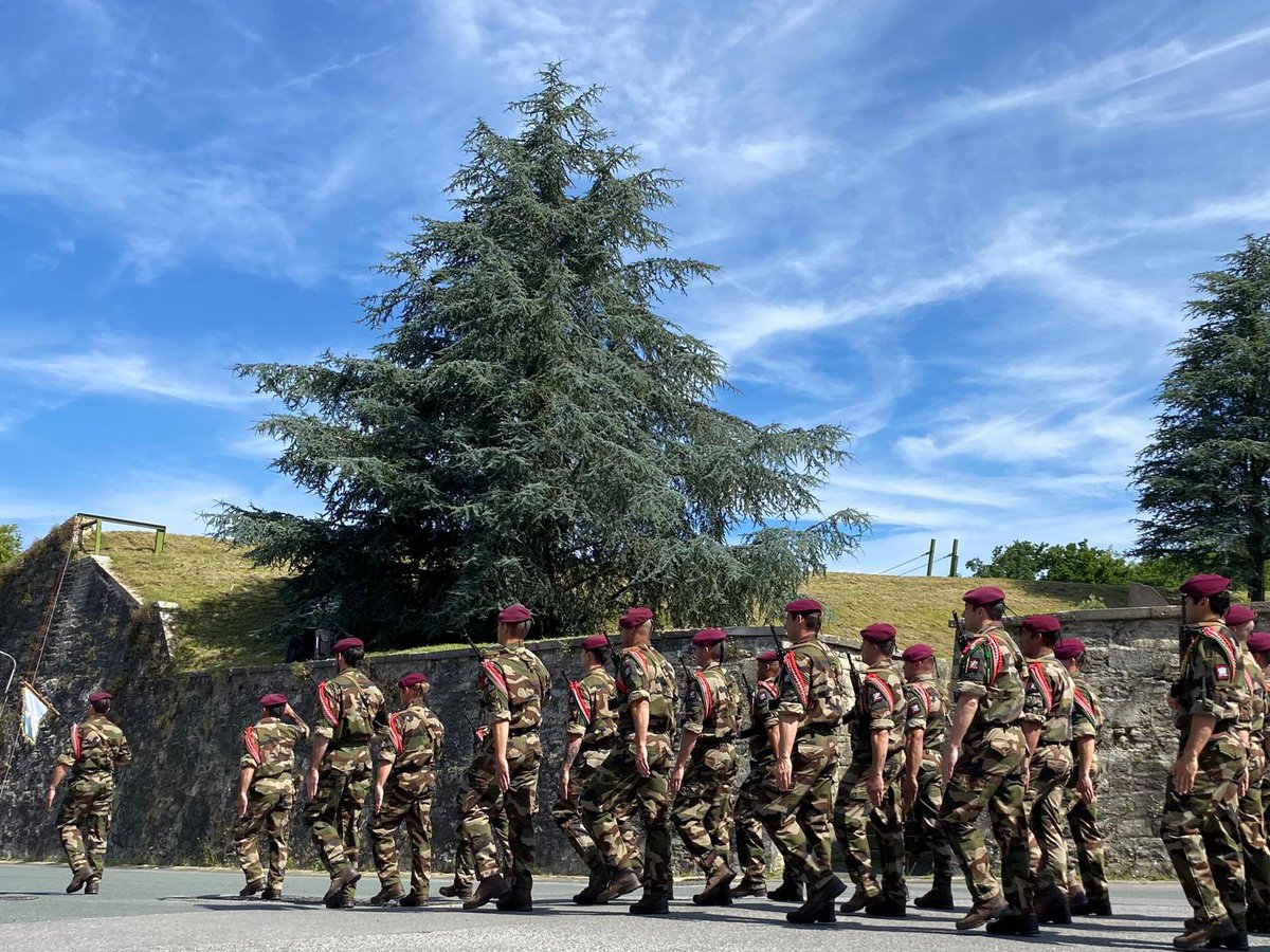 max_brisson's tweet photo. 🇫🇷Passation de commandement ce matin au 1er RPIMA dans l’enceinte de la citadelle de Bayonne. L’occasion pour les nombreux élus présents de dire l’attachement du Pays Basque à son régiment. 🇫🇷

#RPIMA #SAS  #Marsouins🇫🇷 https://t.co/wo5v2rgdOr