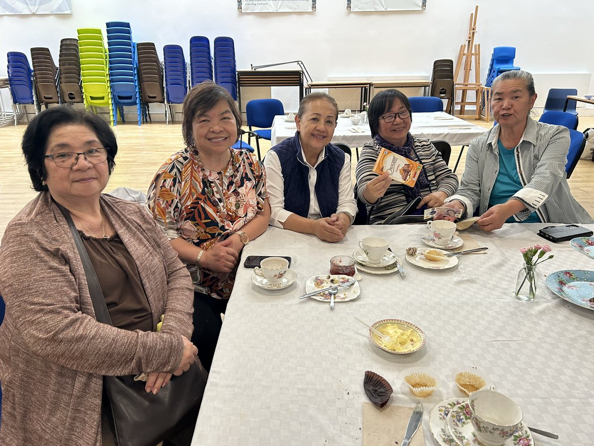 e17stbarnabas's tweet photo. Thank you @KelmscottSchool for the wonderful afternoon tea with your brilliant students. https://t.co/orhrEisa1Q