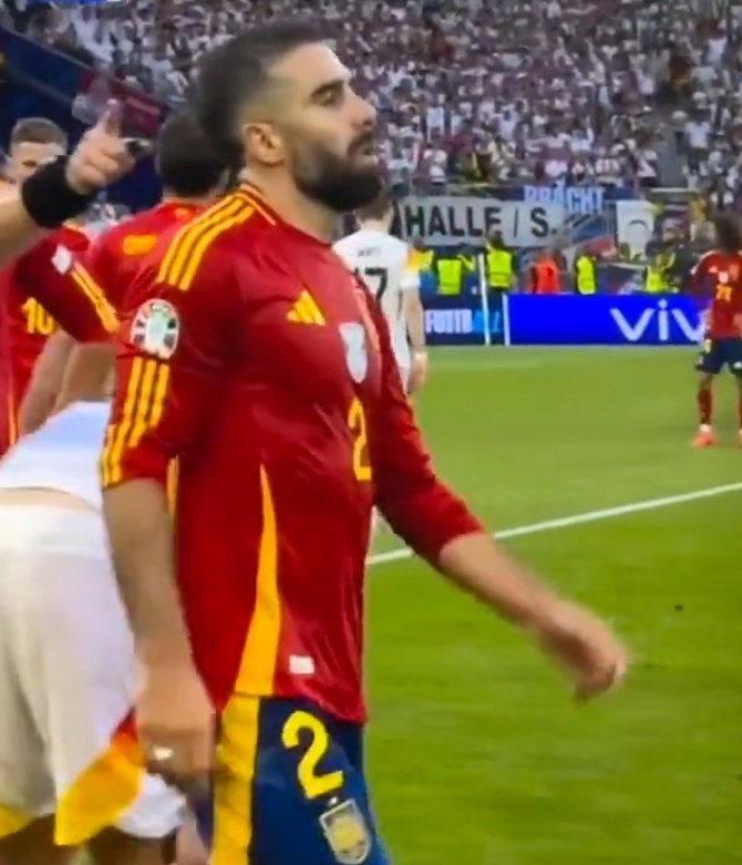 Mataleón, señaladita a donde toca balón (no lo hace), bajadita de humos al árbitro y caminata imperial al túnel de vestuarios con el espíritu de Hernán Cortés.

MAMABA DE TUS PESHOS AHORA MISMO, DON DANIEL CARVAJAL 🇪🇸