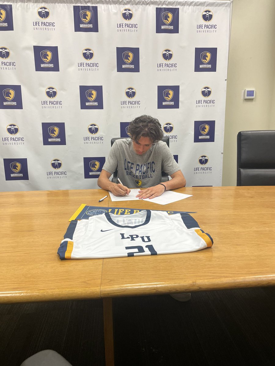 Myles Thomas tweet media