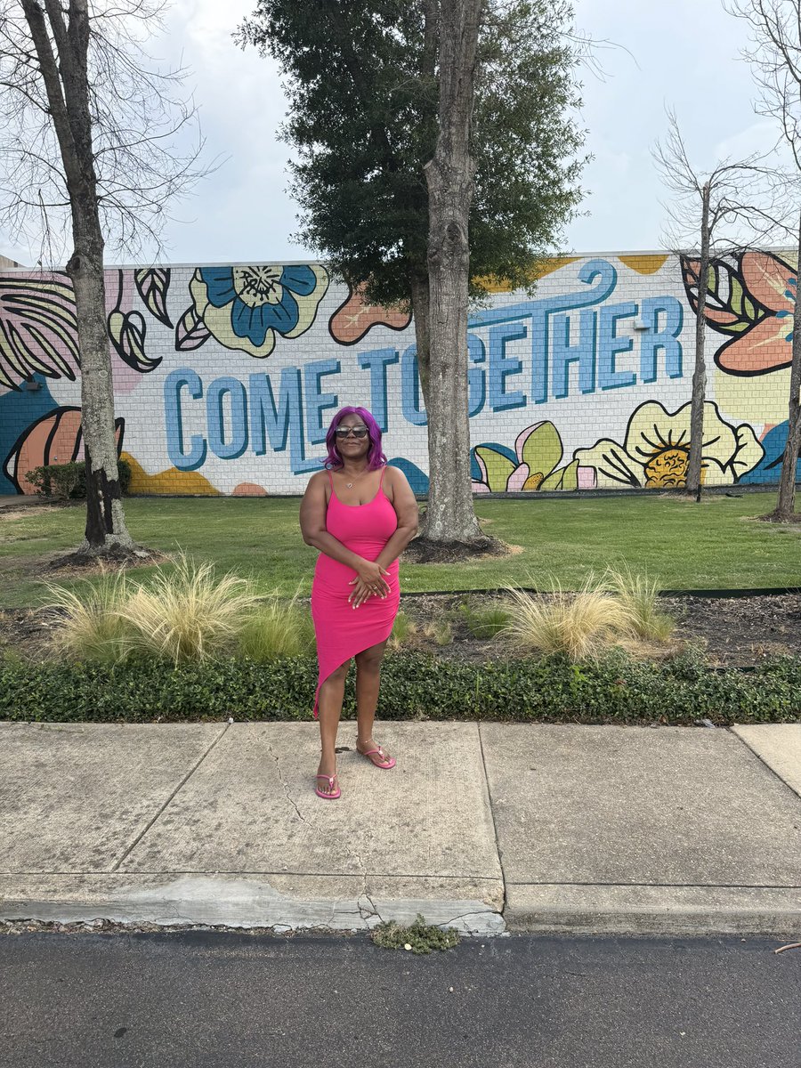 SublimeFeet's tweet photo. Urging passersby to “be the change” they want to see in the world, this mural is as psychedelic as it is topical.  #Butterfly  #TheButterflyMural #Mall  #NorthparkMall  #RidgelandMississippi #MississippiRow https://t.co/vqcZmkr7ui