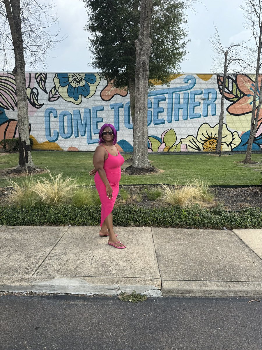 SublimeFeet's tweet photo. Urging passersby to “be the change” they want to see in the world, this mural is as psychedelic as it is topical.  #Butterfly  #TheButterflyMural #Mall  #NorthparkMall  #RidgelandMississippi #MississippiRow https://t.co/vqcZmkr7ui