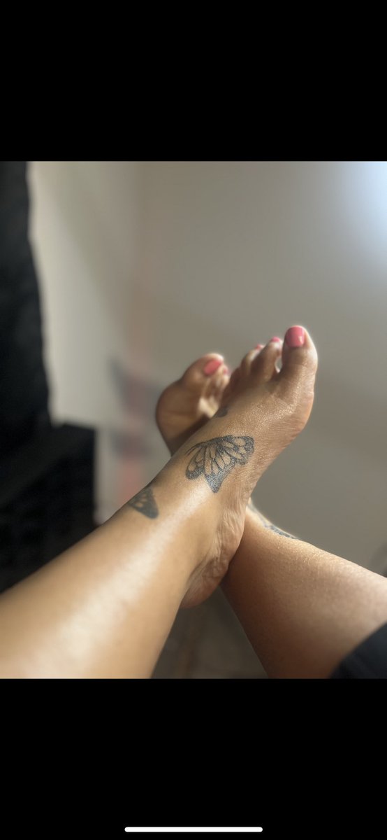 SpoilmeLayla's tweet photo. @FeetFinder https://t.co/1PjGf0nTau