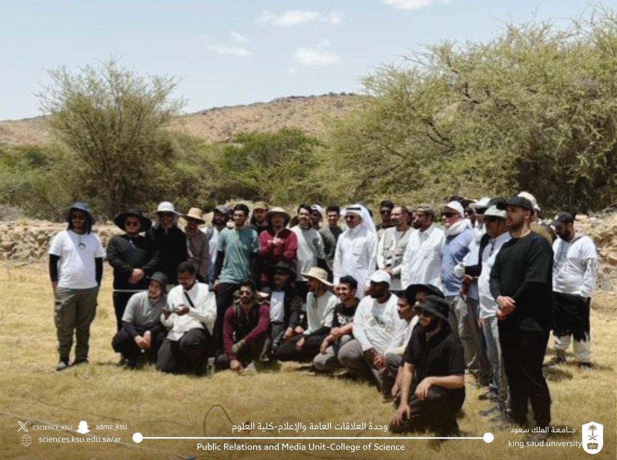 CSCIENCE_KSU's tweet photo. #تغطية

انطلقت الرحله الحقلية الصيفية بمنطقة عسير لطلاب قسم الجيولوجيا والجيوفيزياء وبتوجيه مباشر من سعادة عميد #كلية_العلوم، قام سعادة وكيل الكلية للشؤون الفنية والمقررات الخدمية د /خالد القحطاني بجوله تفقدية حيث اطلع سعادته على سير عملية التدريب، ونقل تحيات سعادة عميد الكلية. https://t.co/7SFnjtHAIv