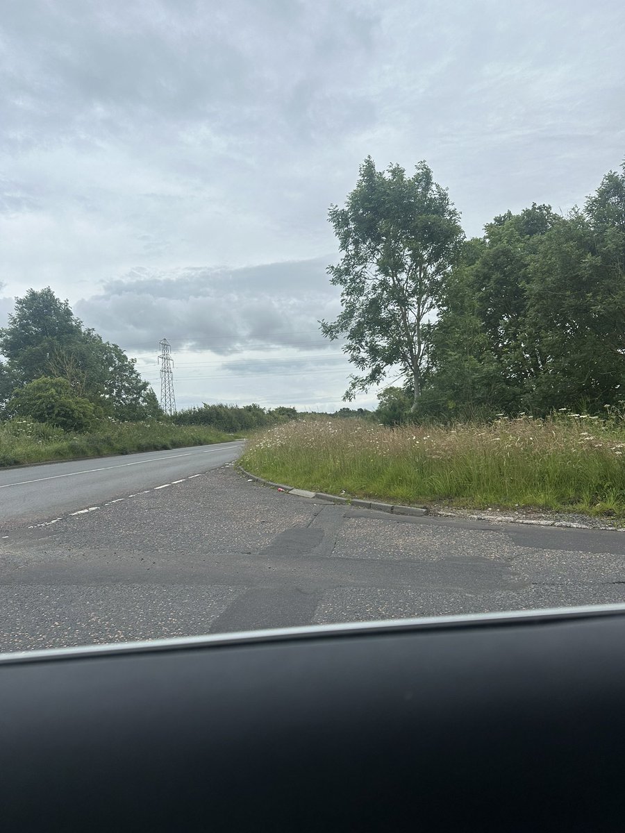 cafrin5050's tweet photo. @PerthandKinross length of grass on junction from B9097 to B996 is a joke. It’s near impossible to see  cars from right which on a 60mph road is scary, especially in small cars. Been advised it’s only cut once a year and this regrowth was due 2 weather in May. Accident in making! https://t.co/1luSCFsfsQ