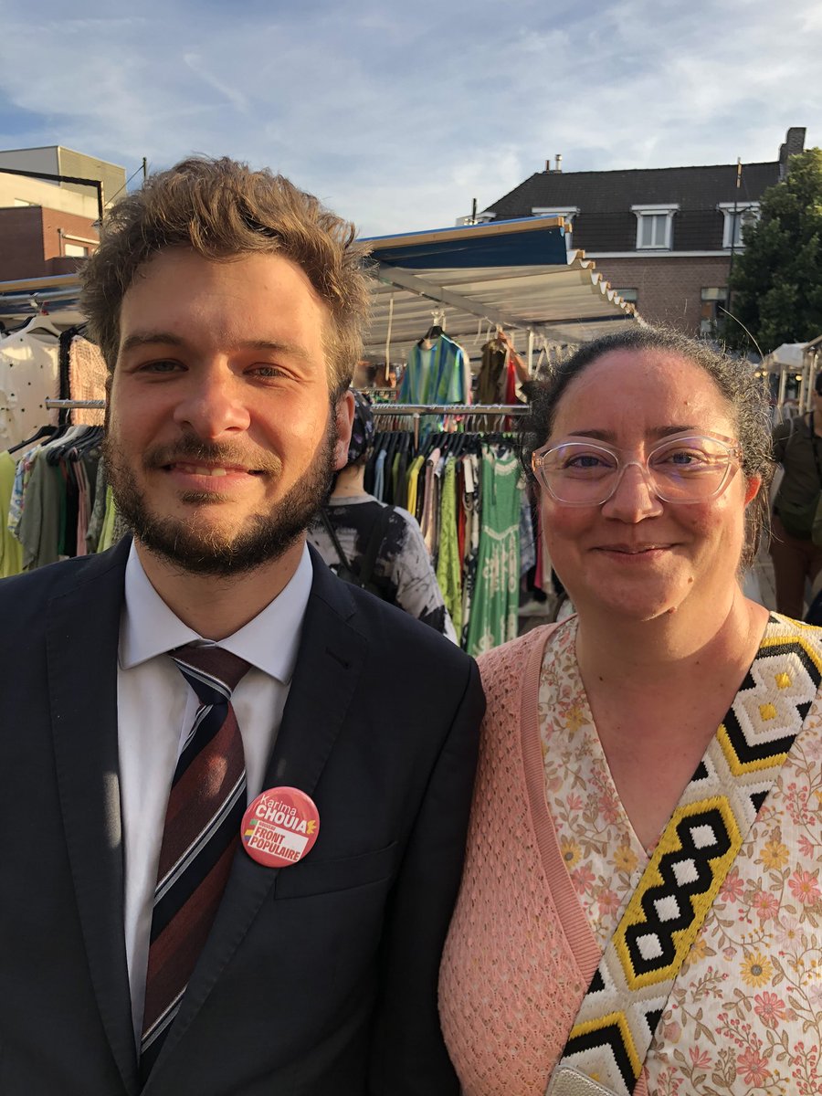karima_chouia's tweet photo. 🔴 Avec mon suppléant @przylulu présent au marché nocturne de #croix ! 

Le choix de la députée sur la #circo5907 aura une importance capitale pour savoir qui gouvernera le pays ! 🇫🇷

Rien n’est fait pour dimanche, nous pouvons gagner, votez #frontpopulaire : le bulletin vert. https://t.co/n7E8OiTmbX