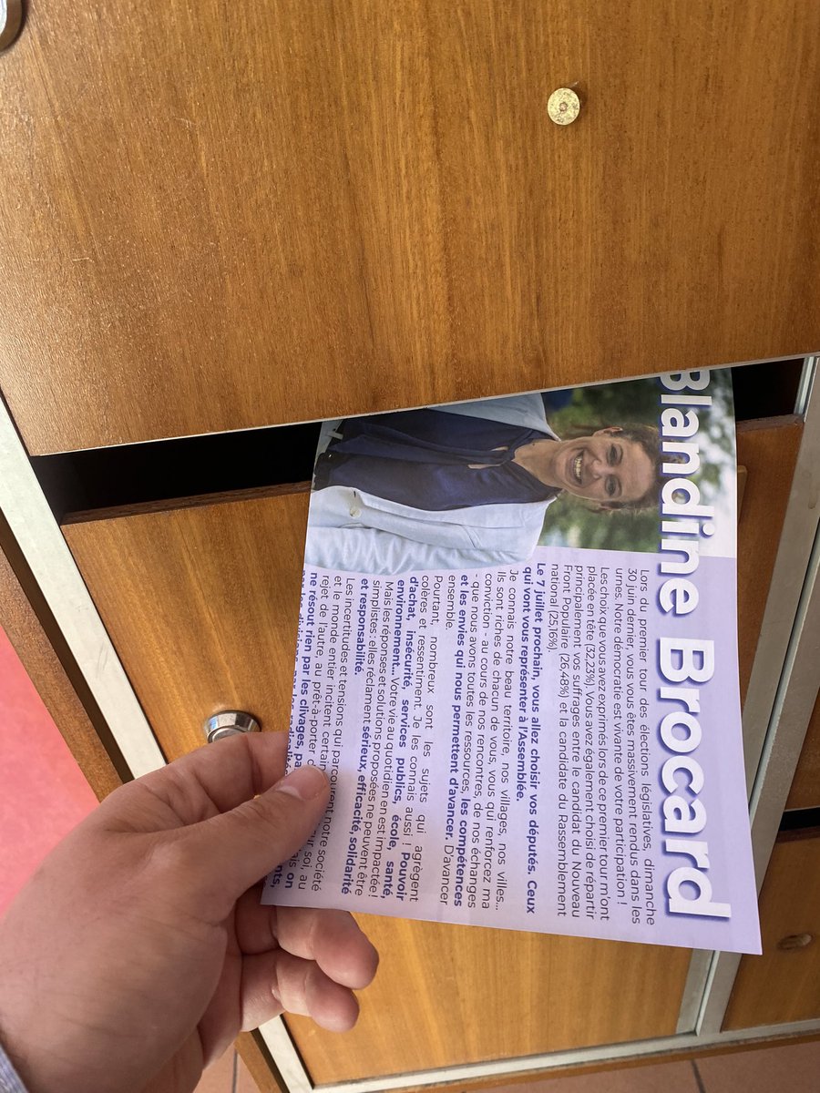 RomainVERNET1's tweet photo. Dernière journée de campagne , encore et toujours sur le terrain avec vous.

Merci infiniment à nos militants pleinement mobilisés dans cette belle campagne ! 

Ce dimanche 7 juillet, on a besoin de vous ! 

Ensemble pour la République, votez Blandine Brocard !  🇫🇷🗳️ https://t.co/6DoP114FSN