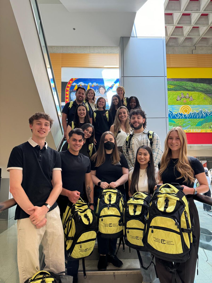 leadersinmed's tweet photo. Congrats to our class of 2027 LiMers who started med school this week! Thank you @CMA_Docs for our new backpacks! #mycmabackpack https://t.co/ZoDe8D5NdP