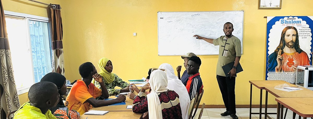 Project21plus's tweet photo. Day 2 : 21 Days of Project21 ‼️
Communication was our topic today, @BadjieAbbs our facilitator took participants through ethics of communication with focus on developing great public speaking skills.
#project21 #21Days #21daysofproject21 https://t.co/o7g2wP5Wti